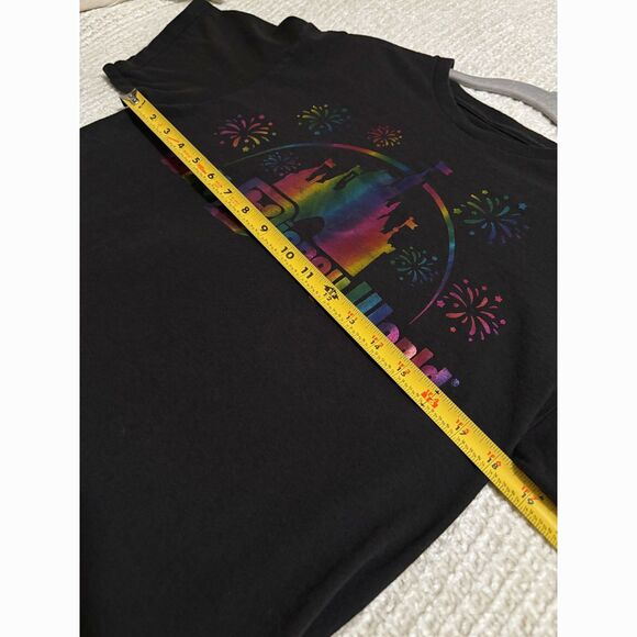 Disney World Rainbow Castle Tee Unisex M Graphic Park Shirt Magic Kingdom Pride - Picture 5 of 7